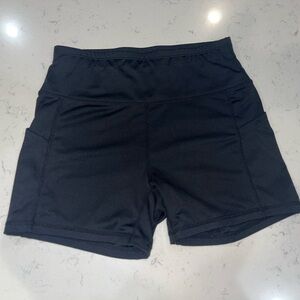 Women’s Athletic Biker Shorts with Pockets in Black